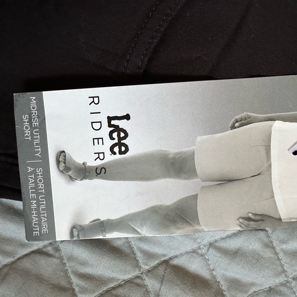 Lee Riders mid rise utility shorts 10” inseam 18W NWT black - Picture 2 of 5